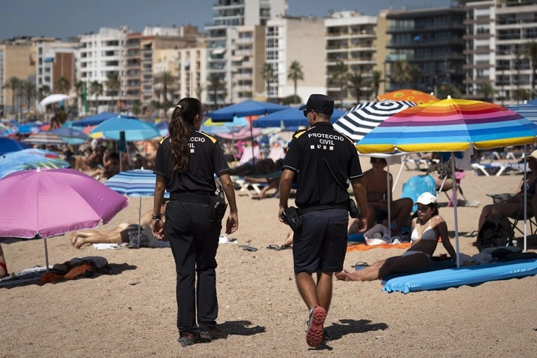 Španjolska zabranjuje pušenje na terasama, plažama i sportskim terenima